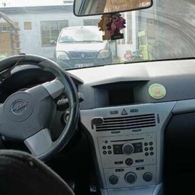 Opel Astra H 1.6 Twinport 2005 nowe opony i akumulator