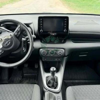 Toyota Yaris (2023) lekko prawa strona uszkodzona