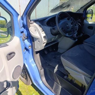 Opel Vivaro 2.5CDTI 140KM 2011 klima