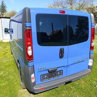 Opel Vivaro 2.5CDTI 140KM 2011 klima