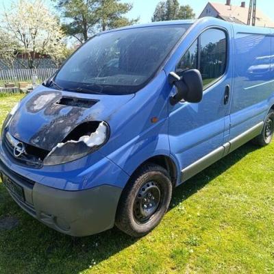 Opel Vivaro 2.5CDTI 140KM 2011 klima